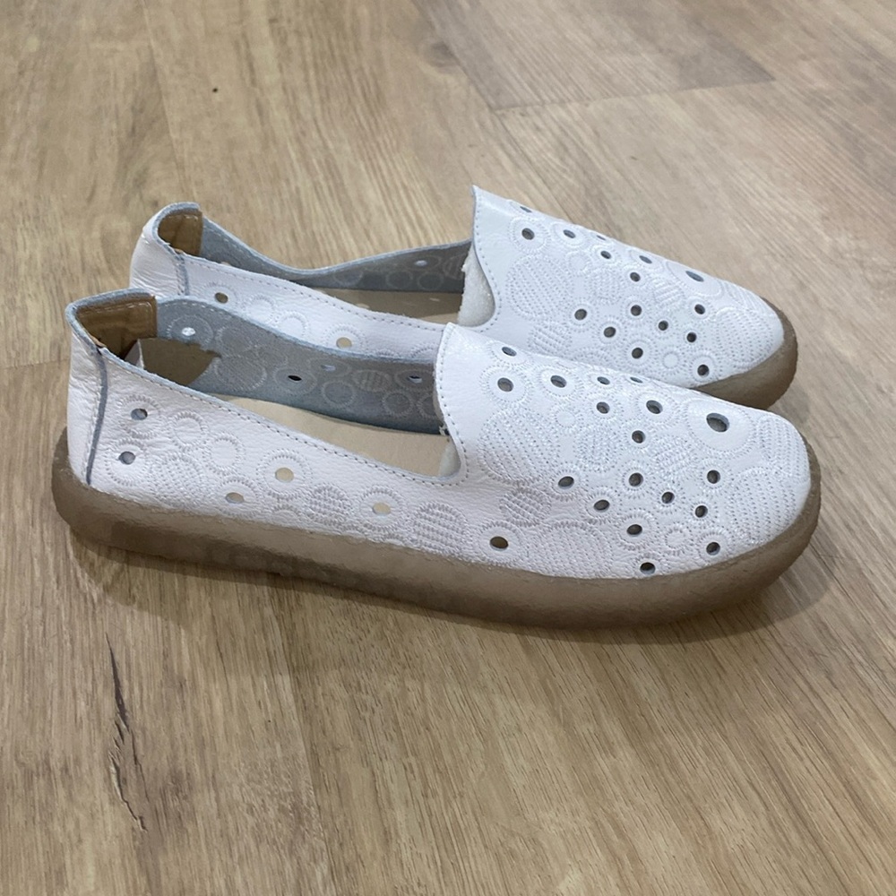 NEW Women’s Slip On Round Toe Flats